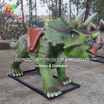 التفاعلية الألياف الزجاجية Triceratops Ride-On: تمثال ديناصور الصديق للطفل للحدائق الموسيقية والمعارض